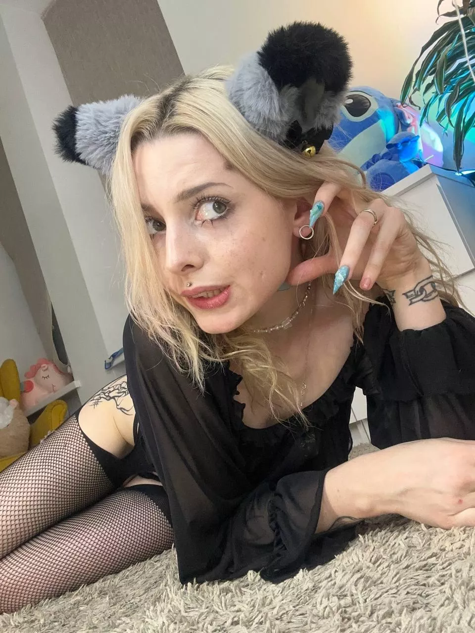 Meow meow posted by HottieFromHeaven