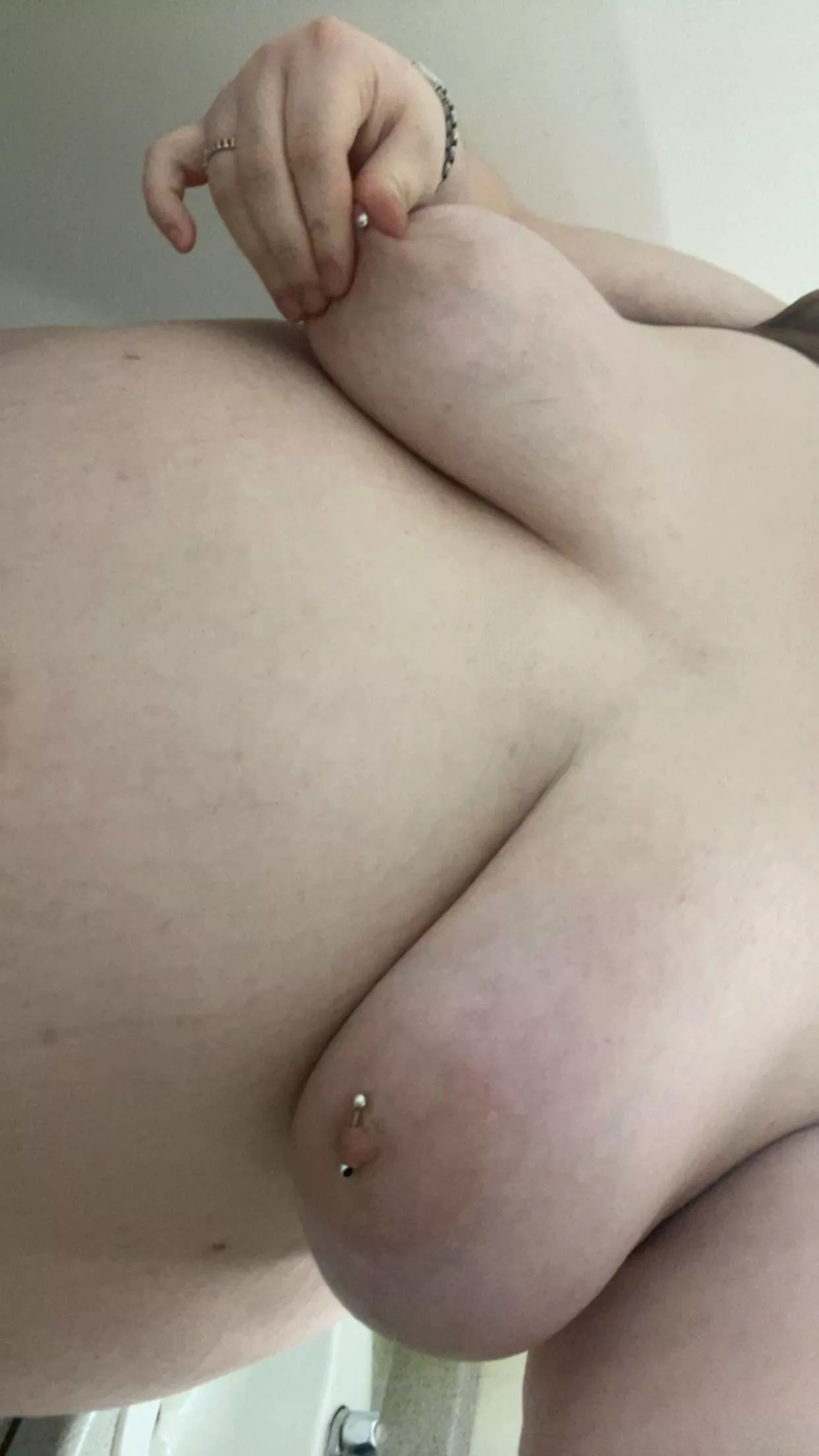 Message me, I’m bored :( posted by Crazy_sexy