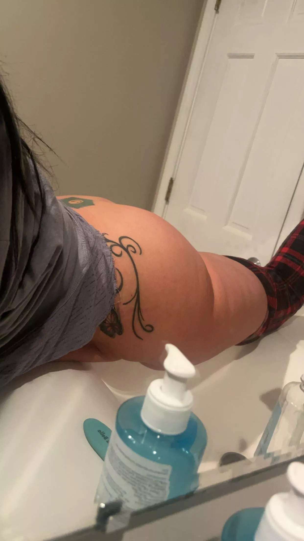 Morning stretches 🙆‍♀️🙆‍♀️ posted by kikicheekssfans