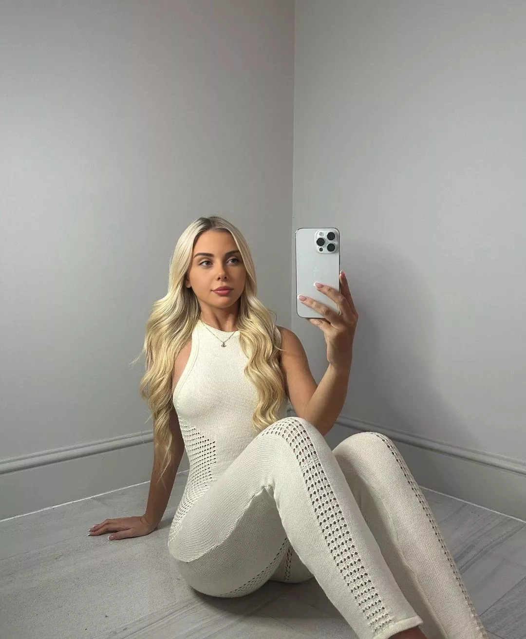 My 2024 resolution is to send more nudes to random men posted by marialana1996