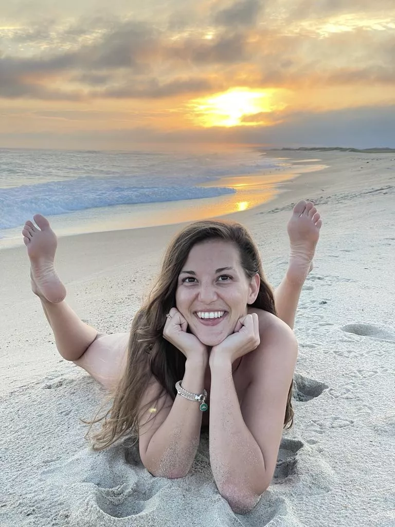 Nothing like some foot poses on my private beach 😉 posted by Keeley_Cutie