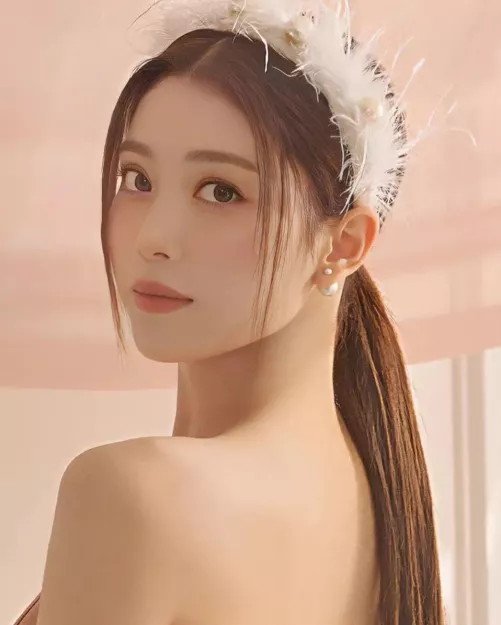 Shen Xiaoting by Cruzer-1