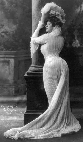 Showing her Victorian Curves posted by Mundane-Employer-719