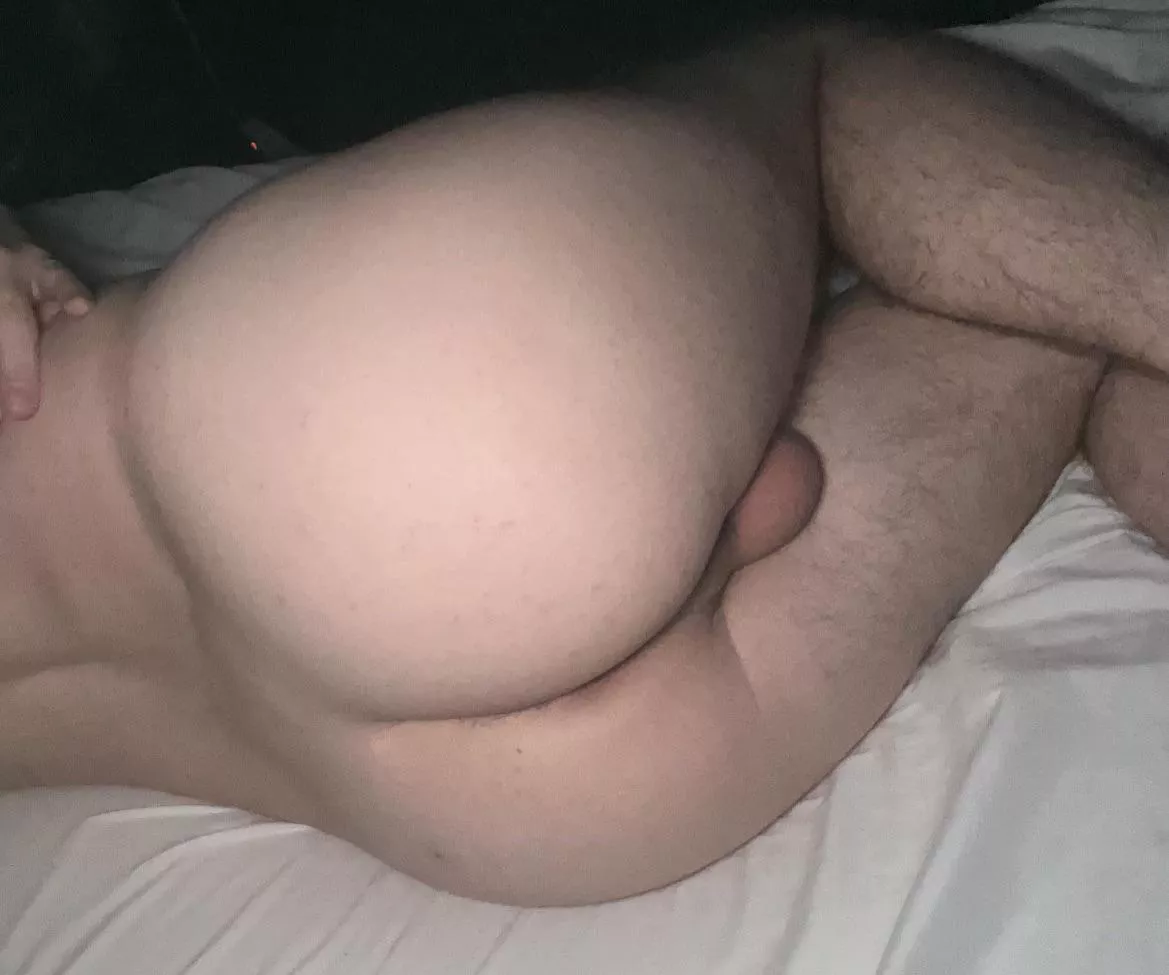 The older and hairier, the better. exp-youth1865 (24) posted by desklamp657