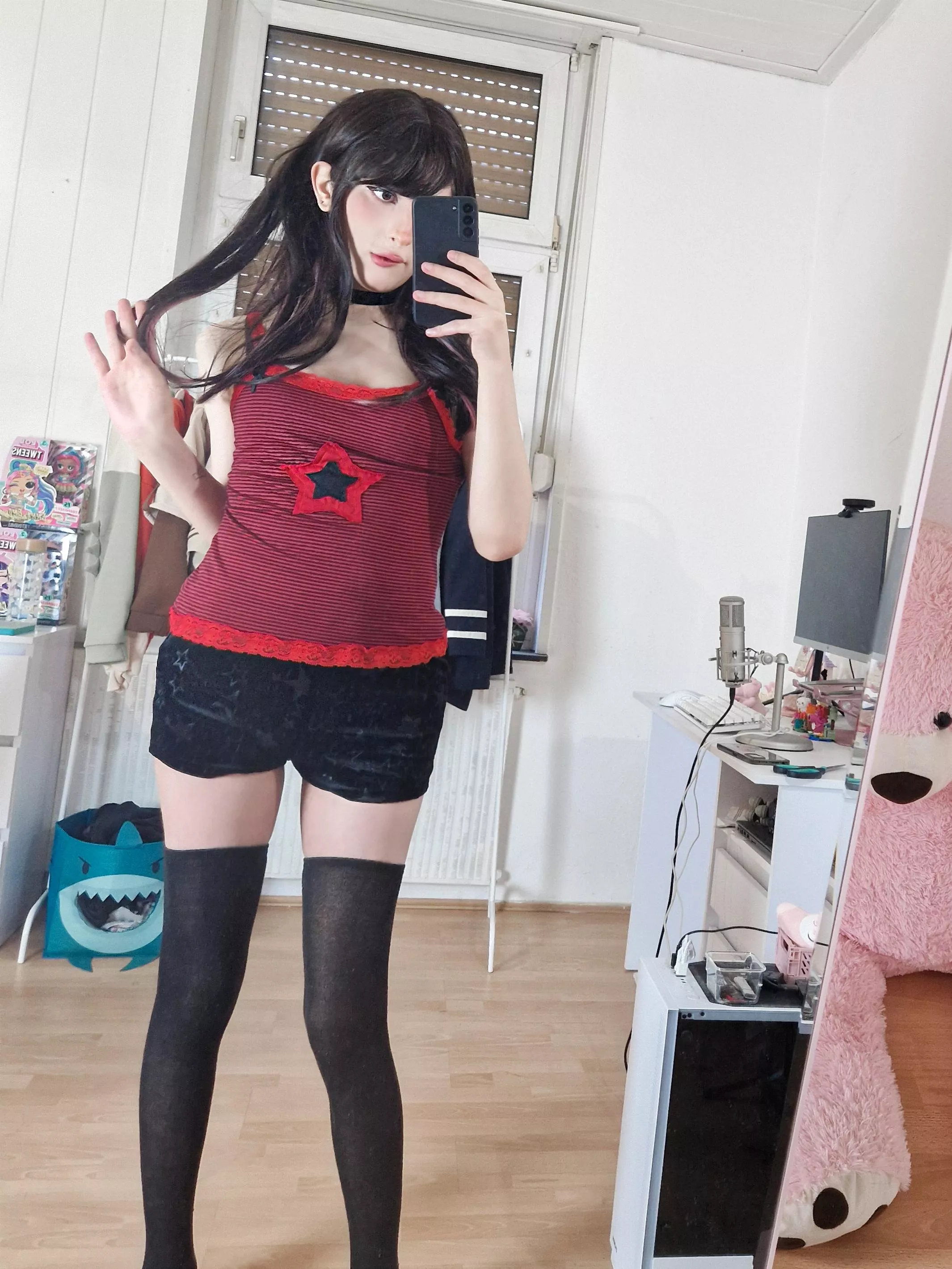 thought i look good here ☺️🖤 posted by purutrap