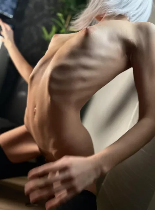 Would you be afraid of breaking me? by la_skinny