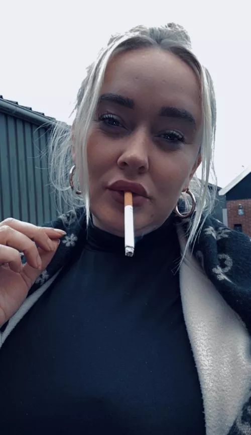 You like the dangle in daily life? 😈 by xxkiki22