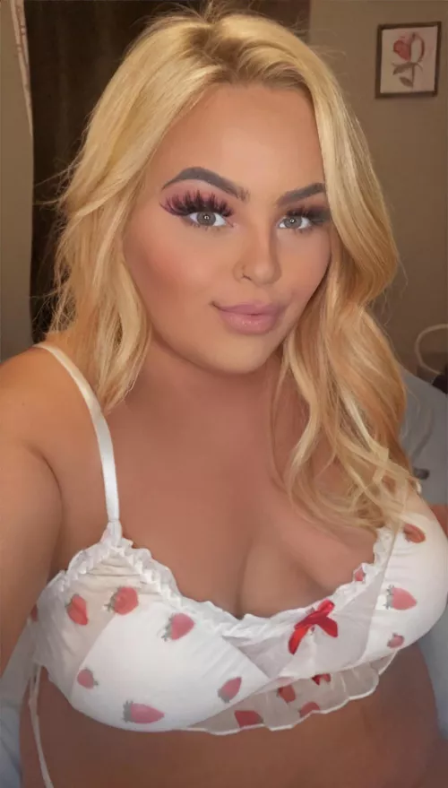 Am I girlfriend material? by PrincessPeachxo21