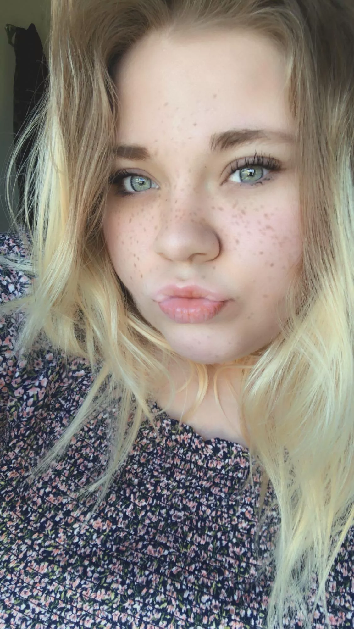 an early selfie for selfie sunday :) posted by EbbStunning9885