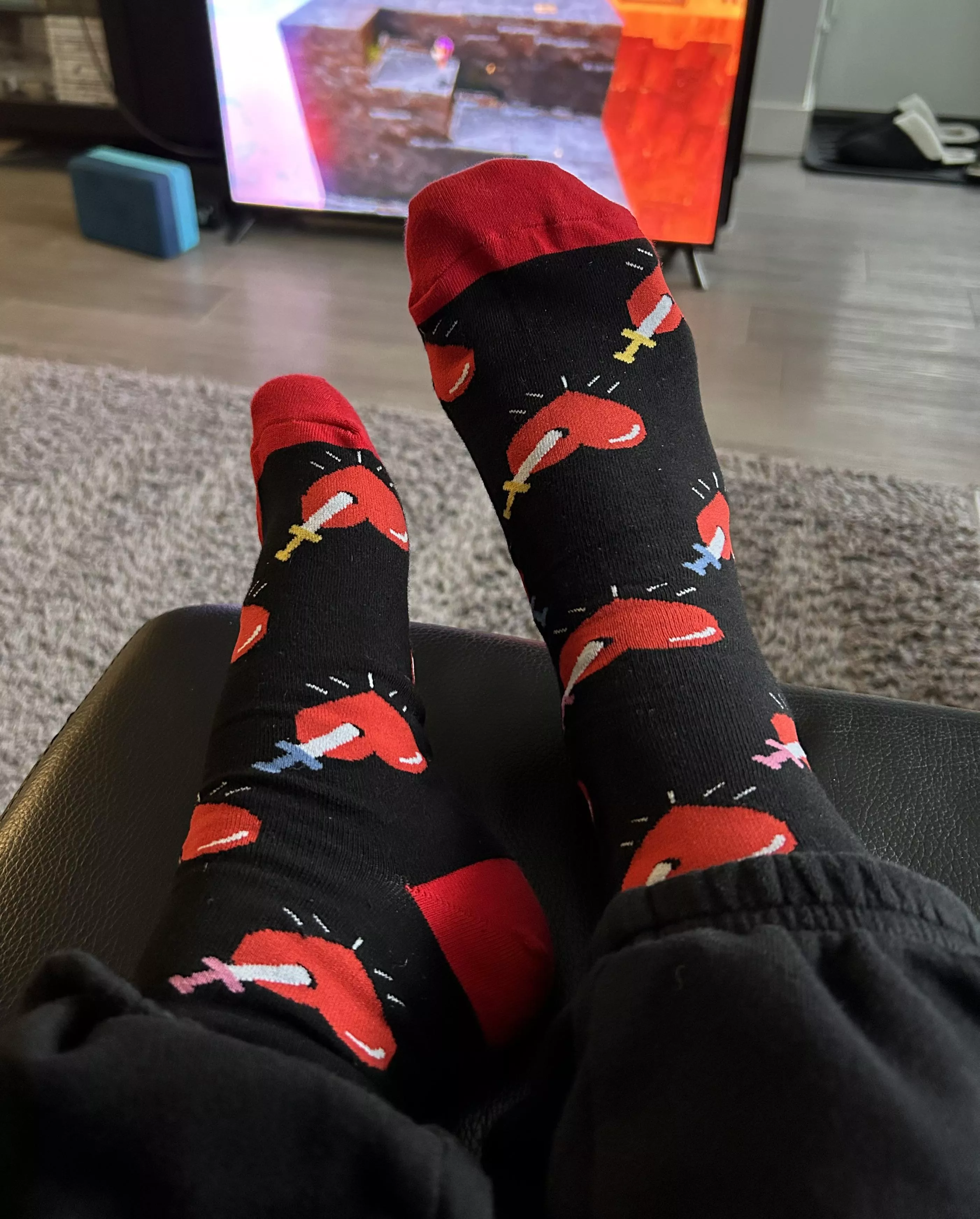 Be my valentine? 💘 [f] posted by temptationtoes24