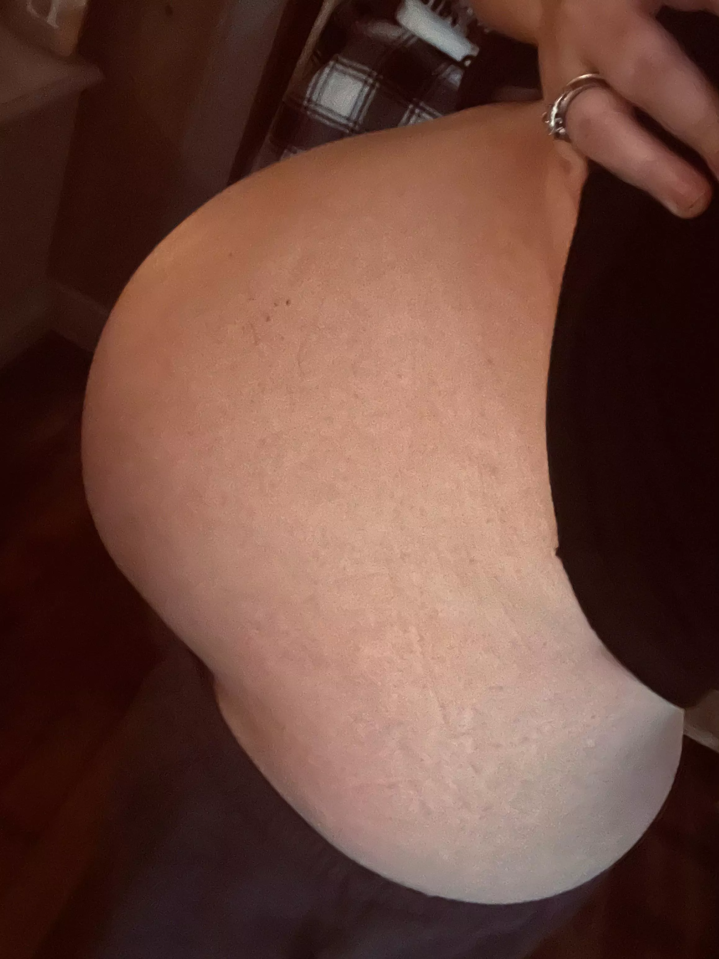 big swollen baby belly 🫶🏼 posted by Littlered1017