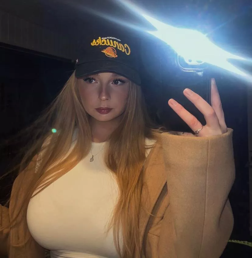 Bigger Than Her Head posted by throwaway_972999