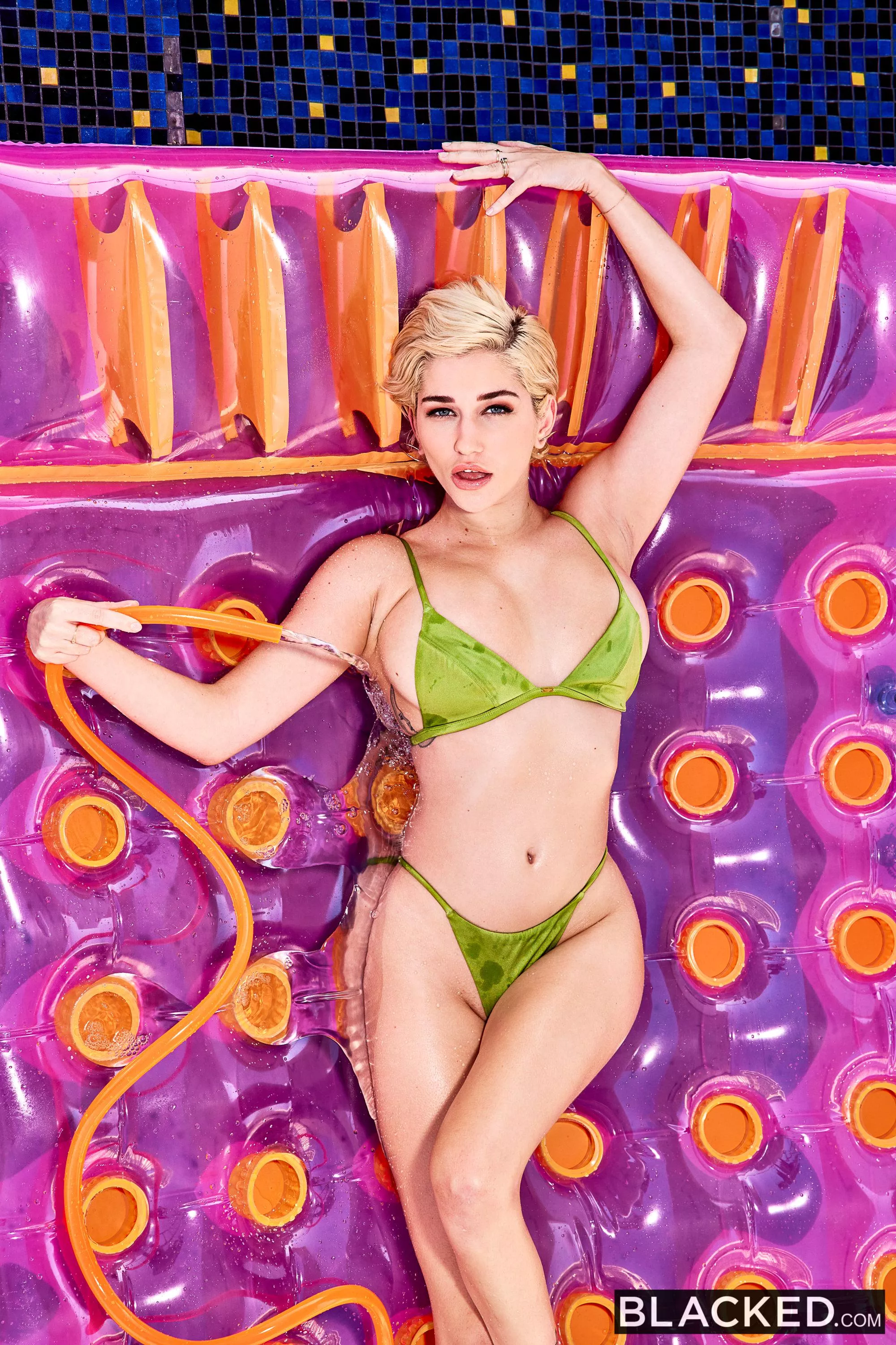 Choose a number from 1-100, and I choose the pornstar for you! posted by zahapu