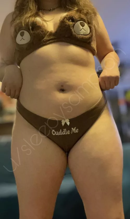 Cuddle me by sleepysampson