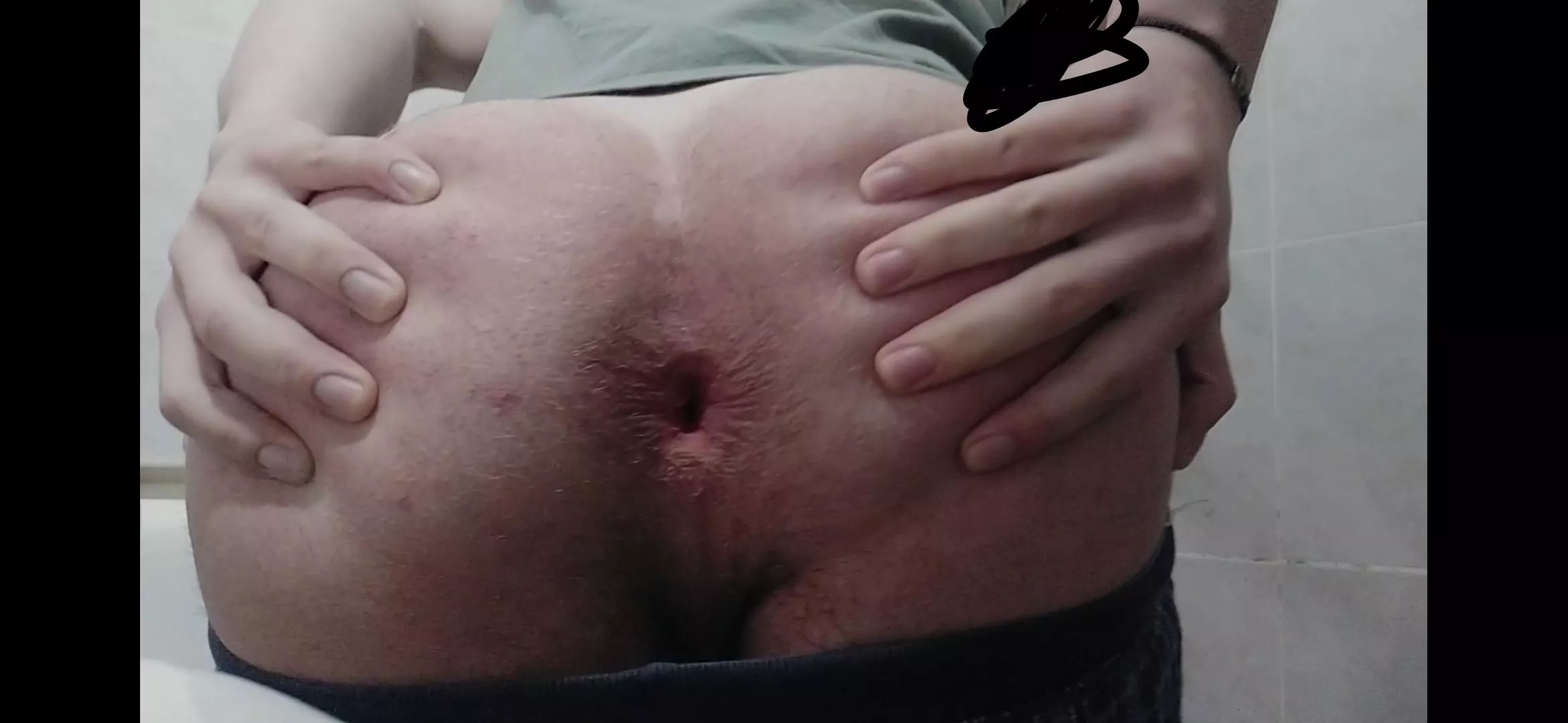 Eat or fuck? (18) posted by Dismal-Lab4854