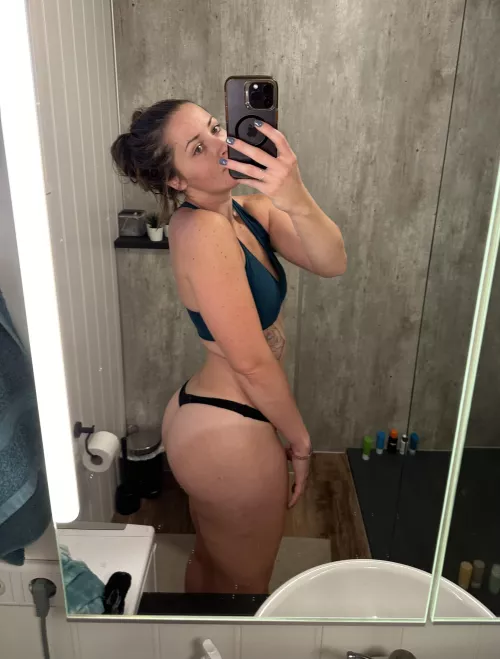 enjoy my pale ass :) [f] by cumwcourt