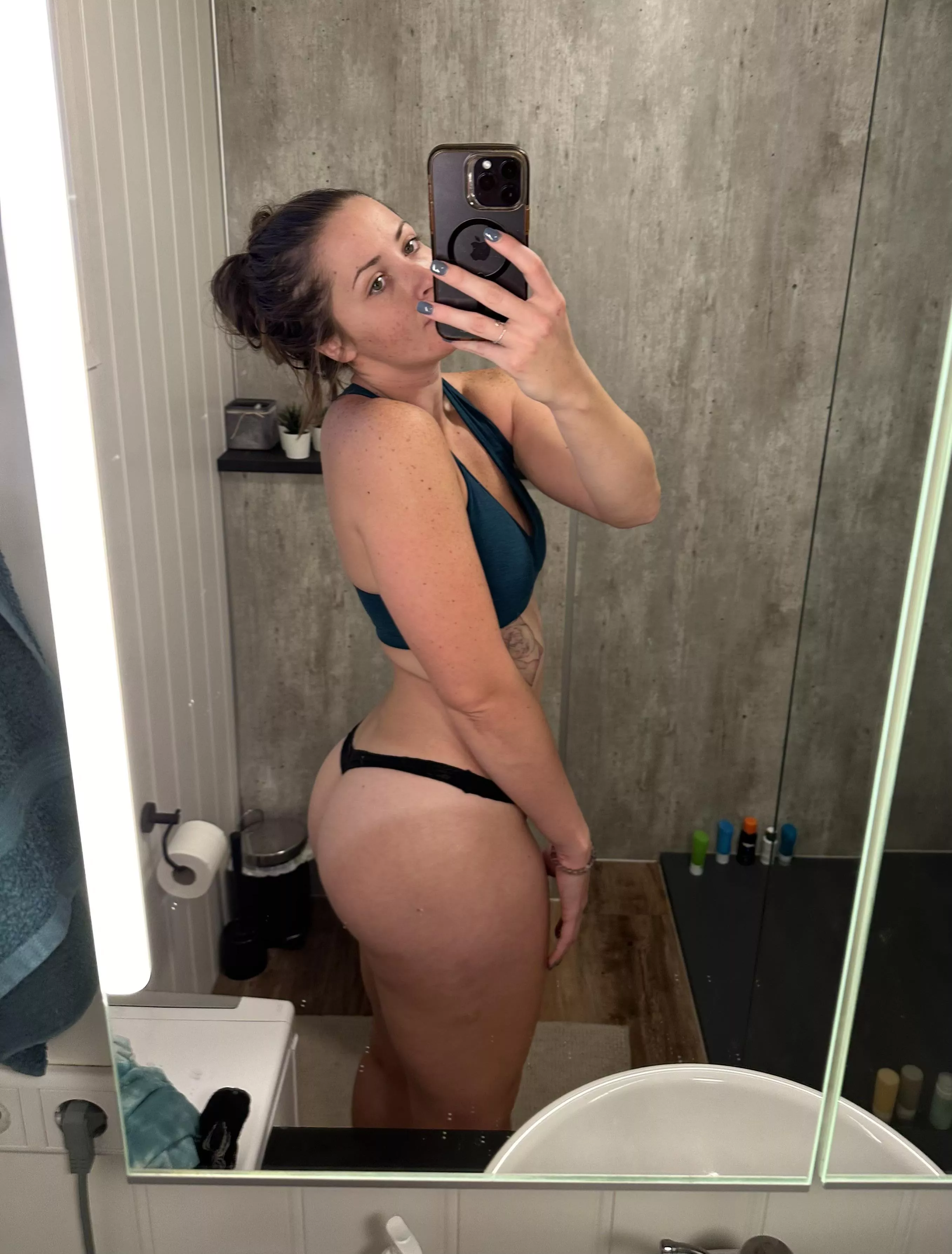 enjoy my pale ass :) [f] posted by cumwcourt