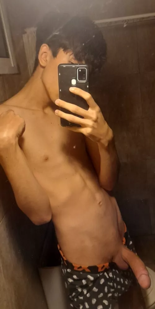 First post here. Do i fit? by completely_sfw