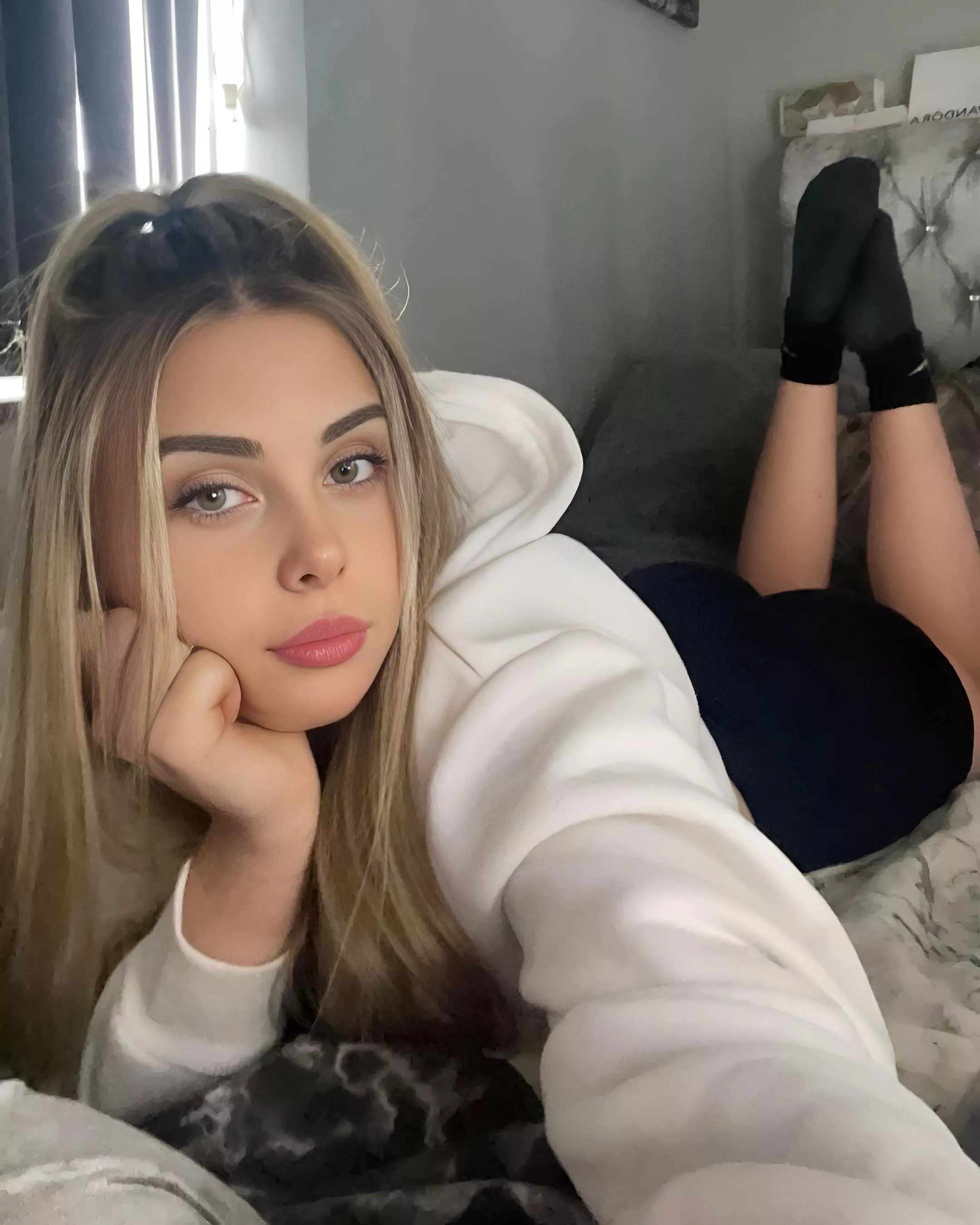 hope i look good in leggings and in this position xd posted by marialana1996