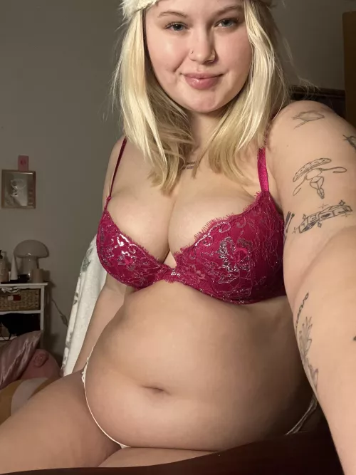 How does my belly look when I’m seated? by wispy_girlwa