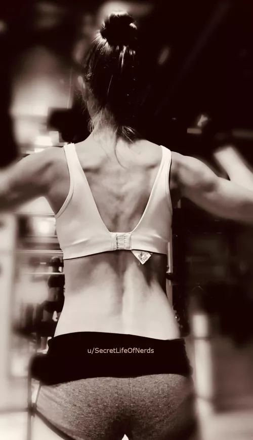 I think muscles are part of feminine beauty. by SecretLifeofNerds