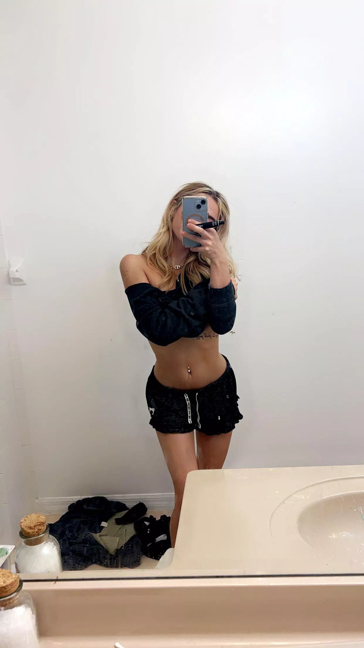 It getting hot in here posted by AdStunning713