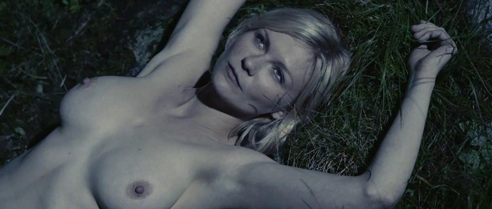 Kirsten Dunst posted by Morbid-Langman