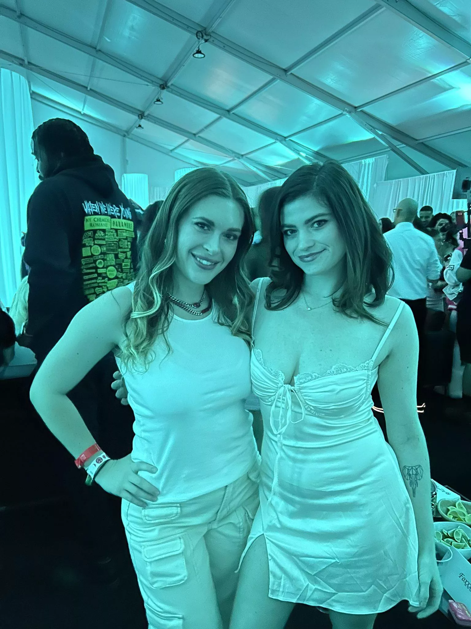 Left or Right? posted by whitetoweltw