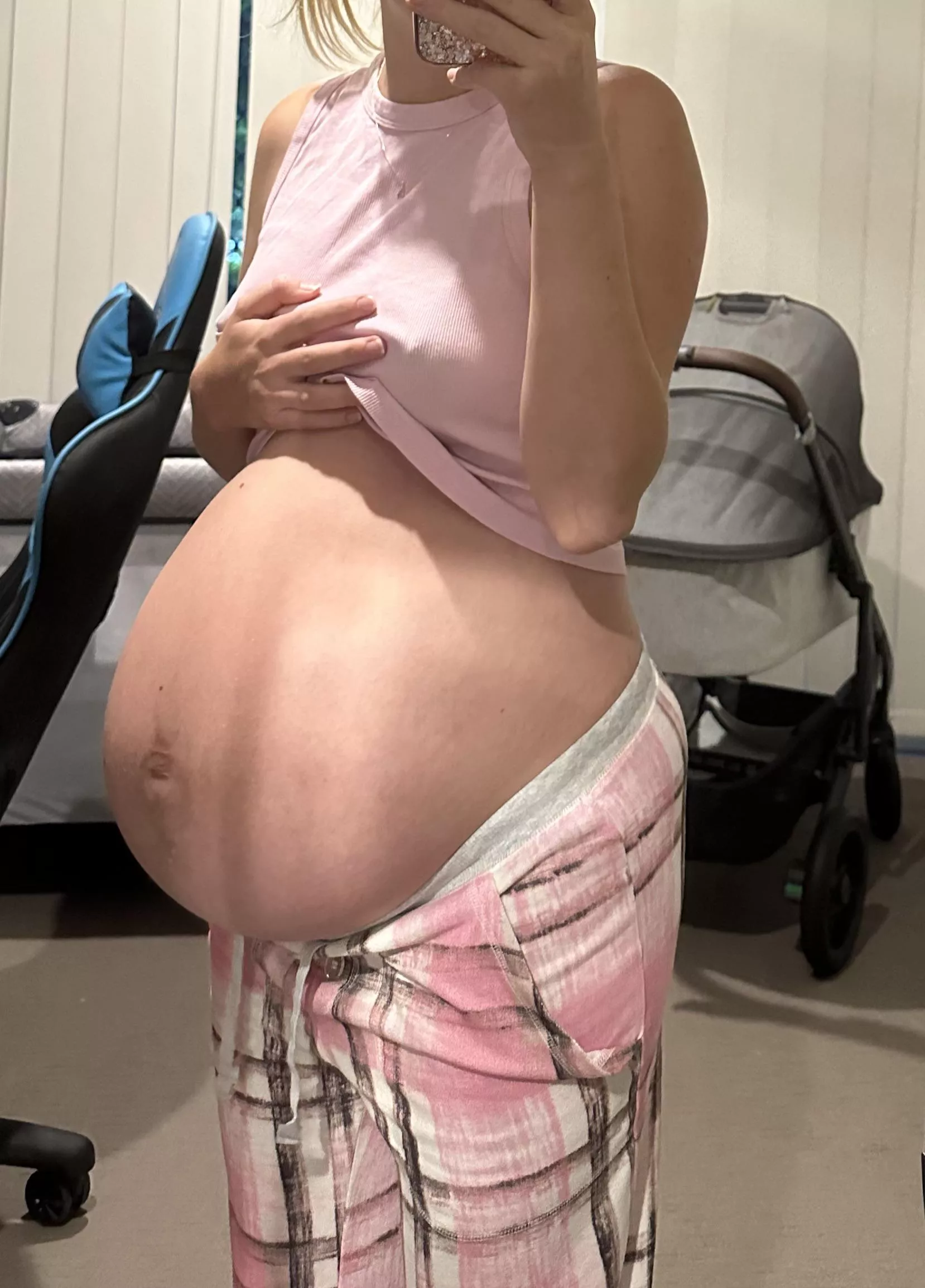 My huge heavy bump 😈 posted by throwra2307367281