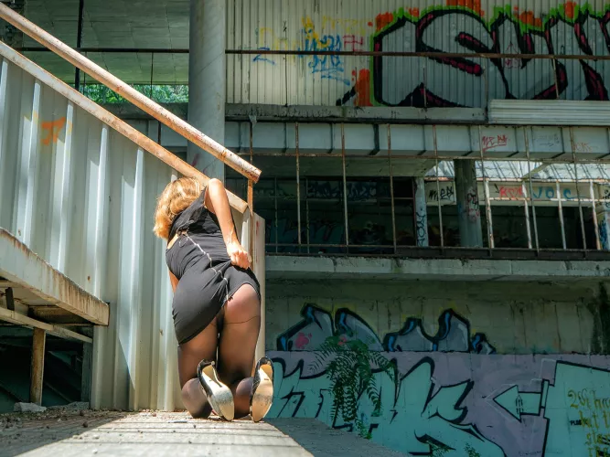 Should I lift it up a bit? by ROKKEBOL1337