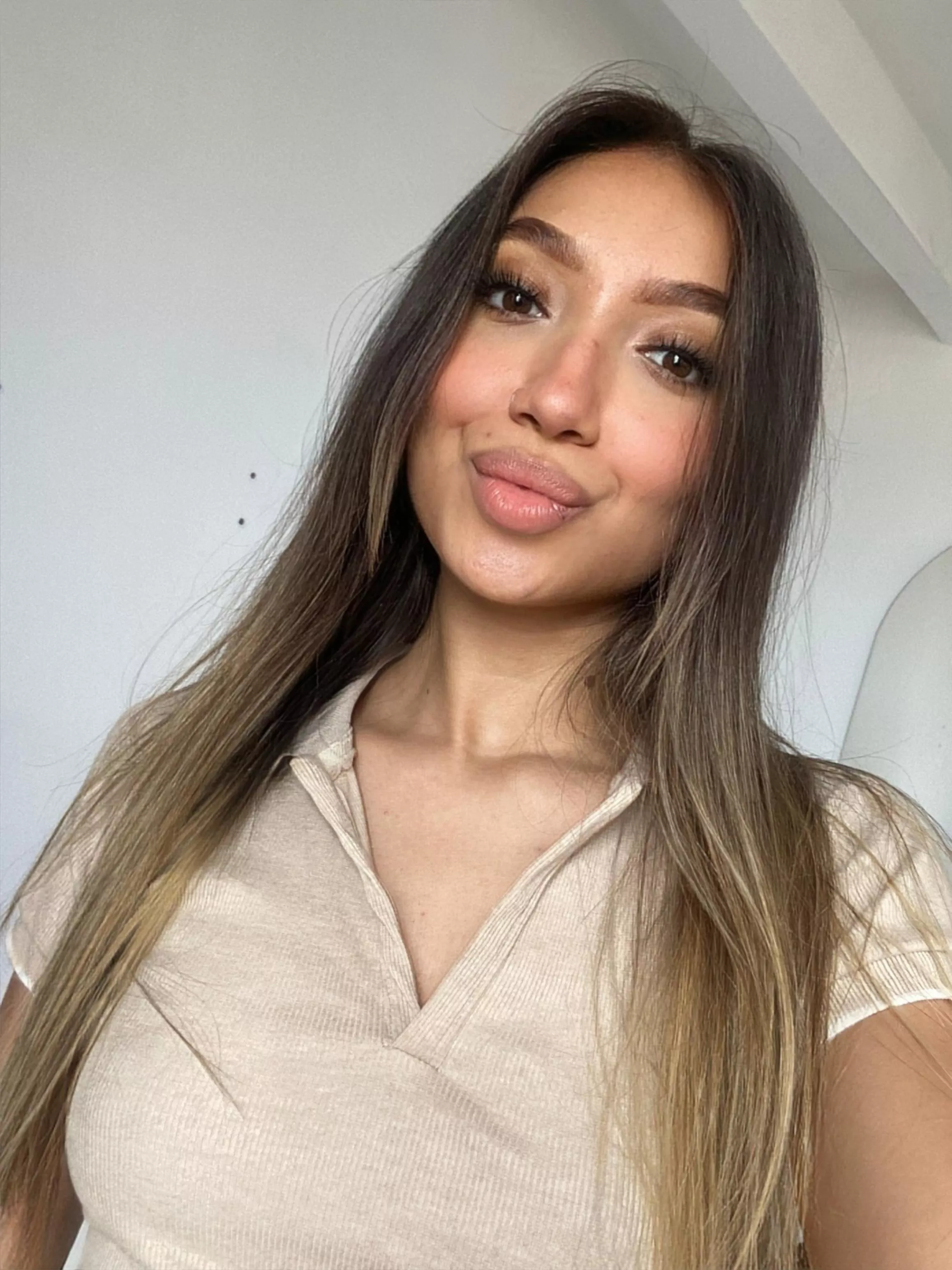 This pose boosts my confidence posted by xoLuciaaxo