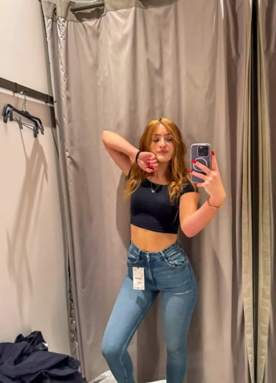 This redhead chick is waiting for you to her place posted by gloriasilk