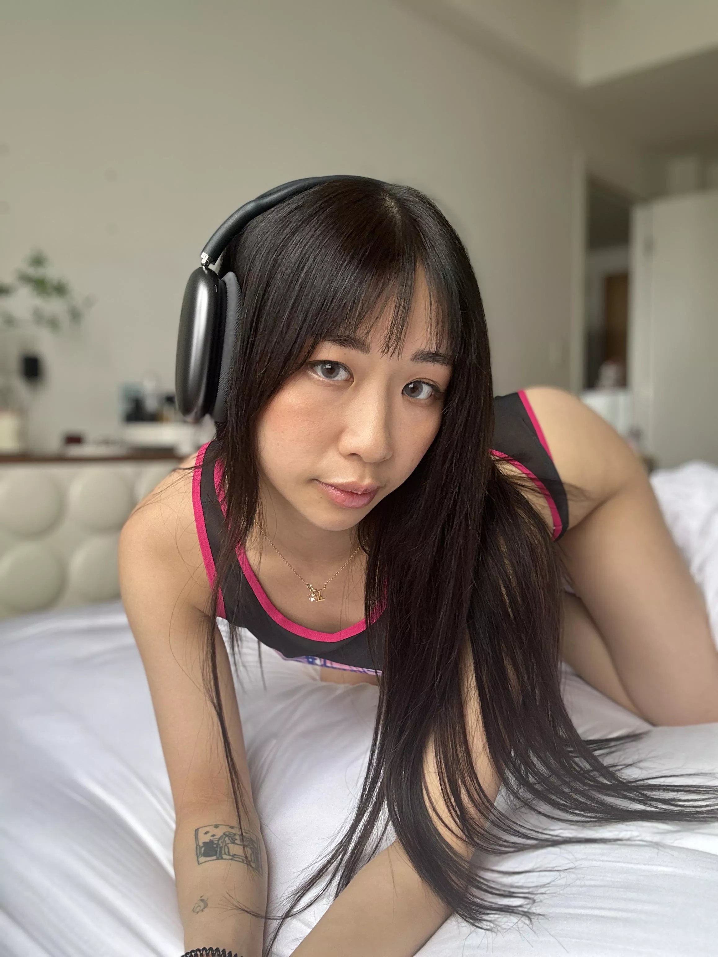 wanna get naughty with me? posted by lunaalovesyouu