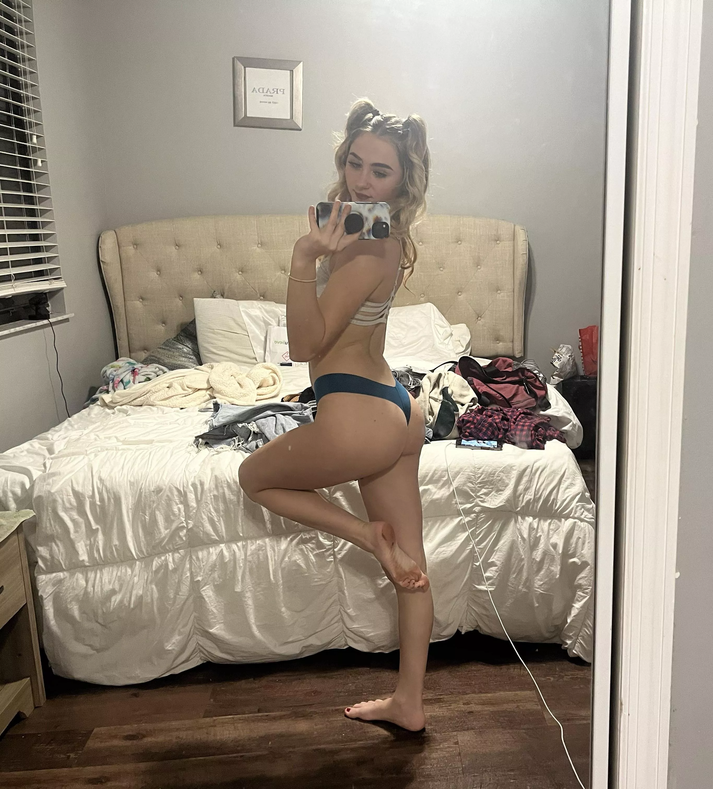 Would you lick my 🍑 or 🦶? both is better tho posted by SealSnake