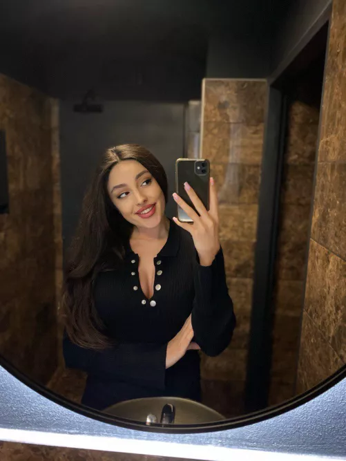 Would you like these selfies in your DM daily? by Emilia-Movie-Lover