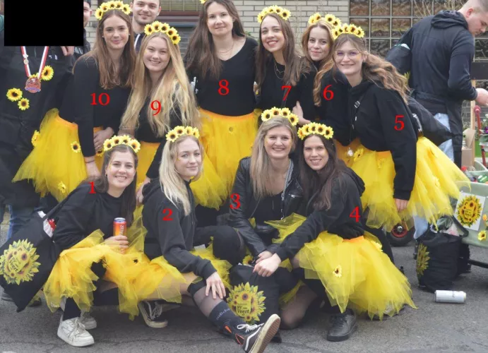 [10] Sunflower girls by GloomyPharasing