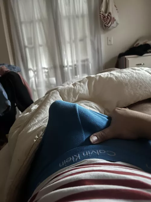 20 yo looking for young white skinny to jerk off in call. would love to jerk off looking at your face/bulge/cock. send a dm by Luckbick