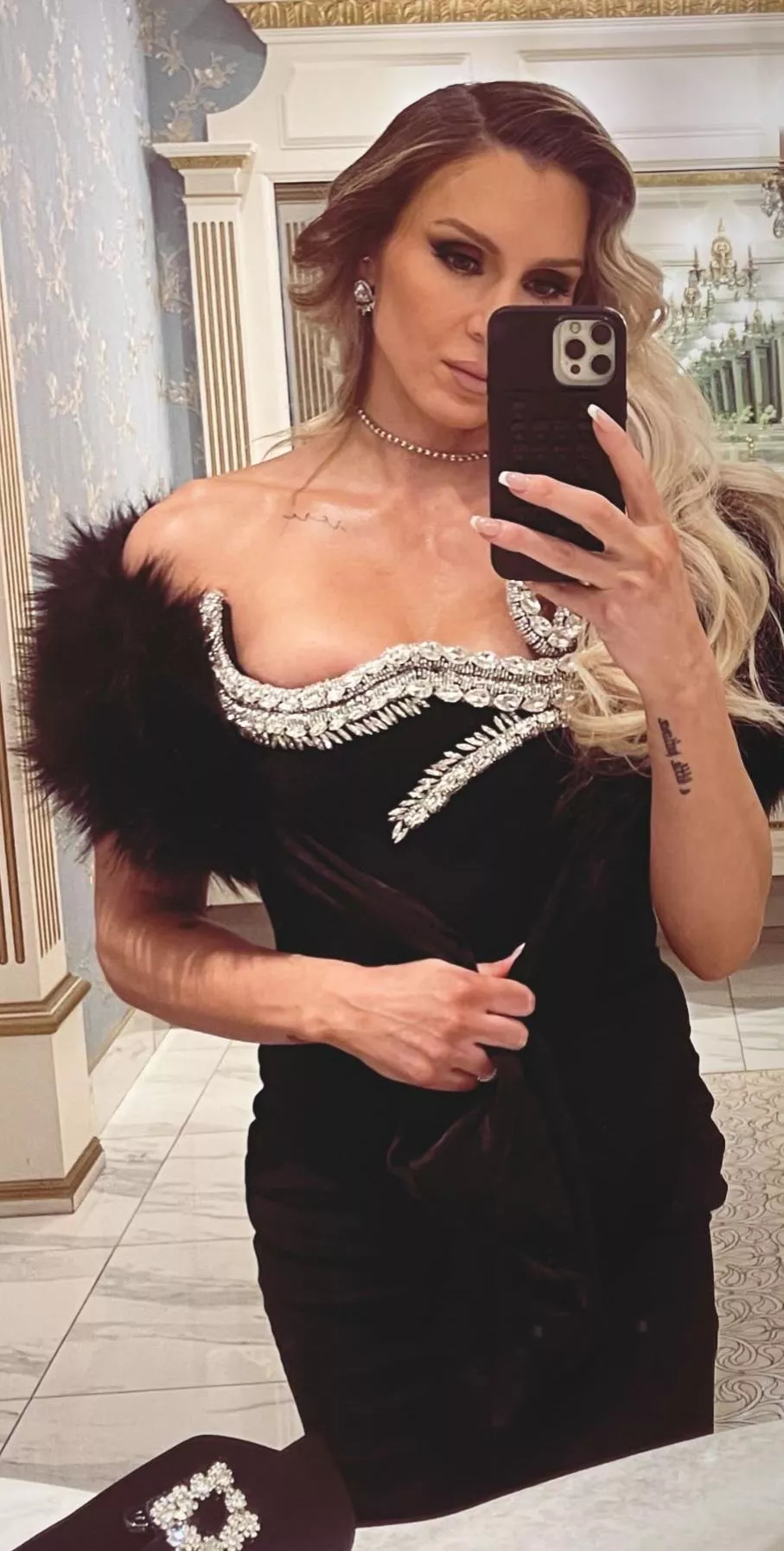 Charlotte Flair posted by HashiSeasin