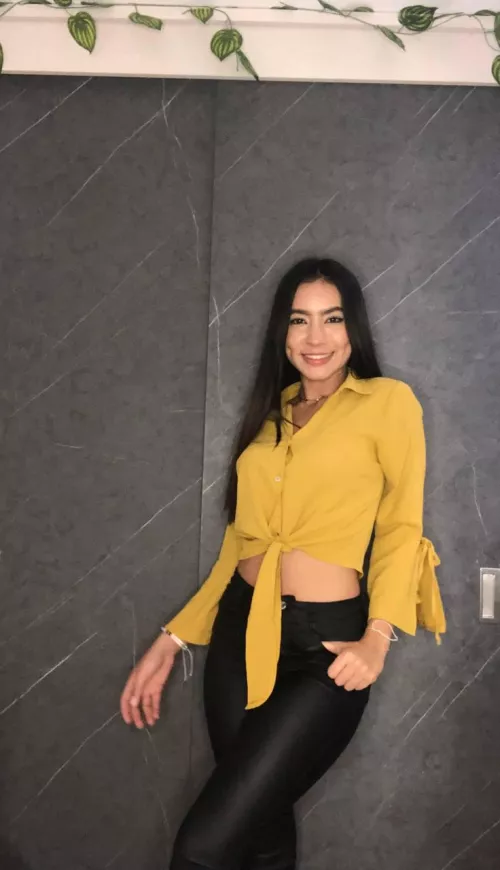 Do you think I look cute in this top? by ApprehensiveBell1625