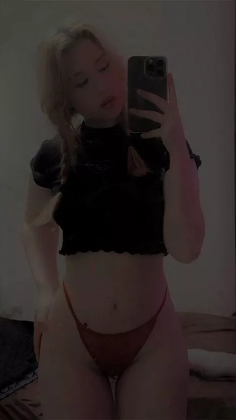 do you wonder what's in that gap? posted by guptanduwei