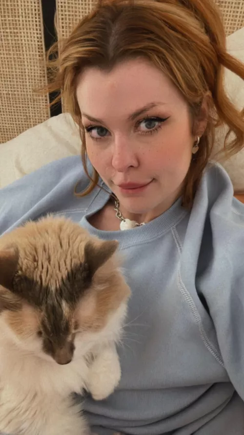 E l l y C l u t c h by x---1