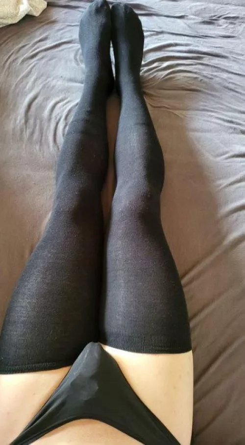 Feeling comfy :3 by Julissy