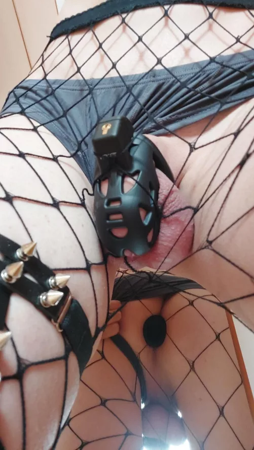 Force me to shrink it? 🫣 by N0thing_sus