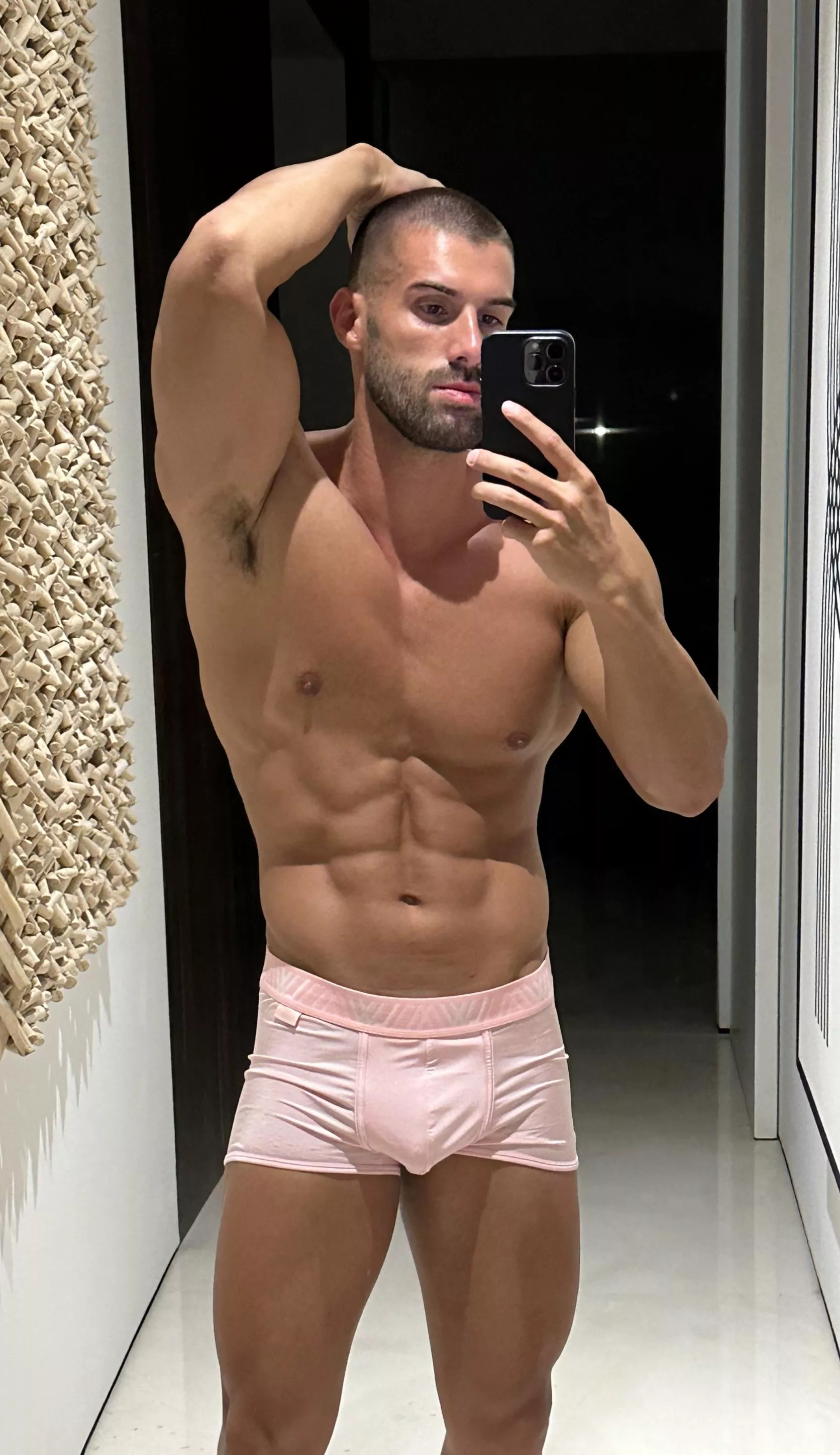 Good Monday 🥵🥵 posted by HarryHartt