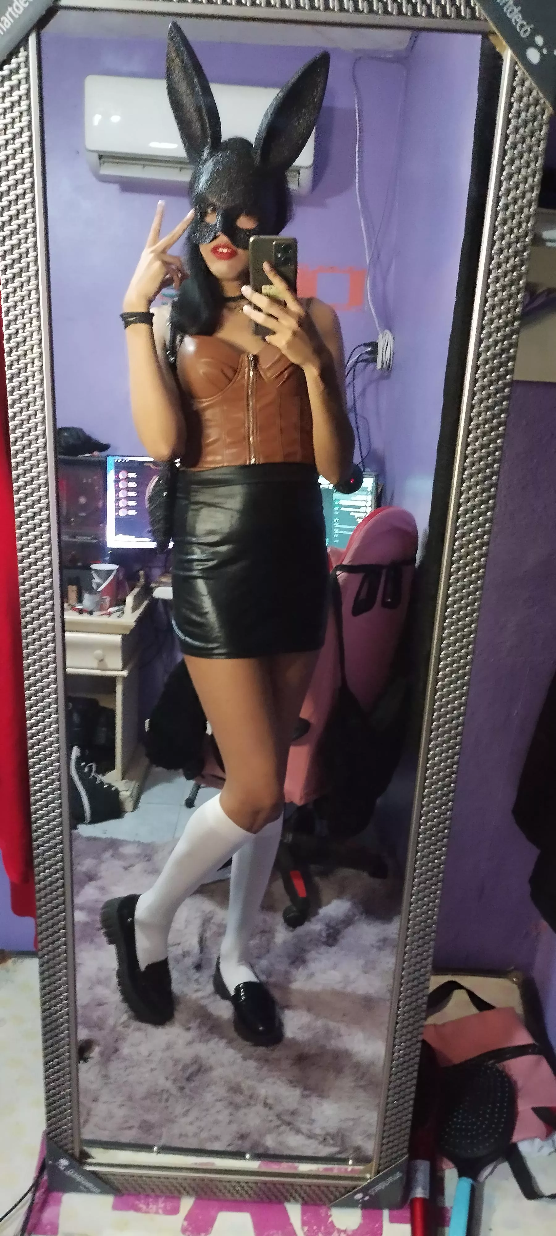 I stole this outfit from my sister jejeje posted by Impressive-Gap-414