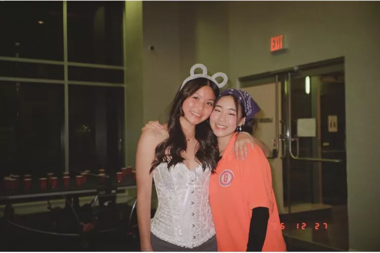 I’m the girl on the left dm me by No_Employee7145