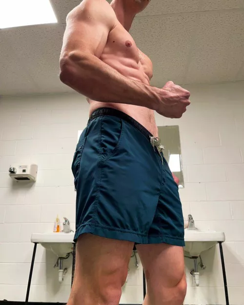 Just a little pump by Shred_and_Bread