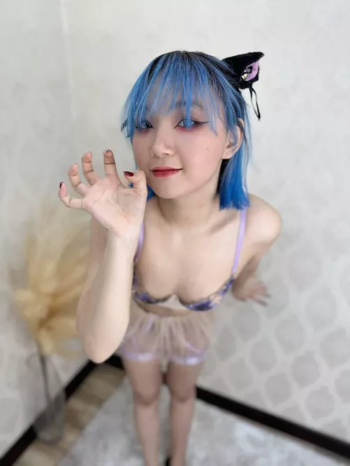 Kitty wants headpats now by HotPetiteDream