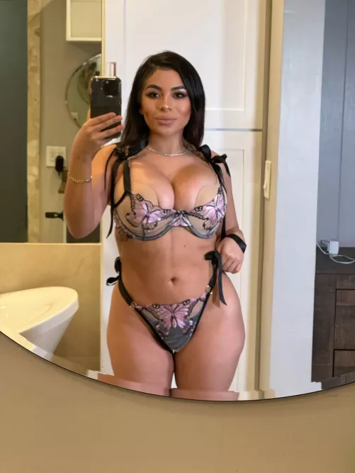 Mirror mirror on the wall, who's got the sweetest lips of them all (iykyk) by Maggiebossx