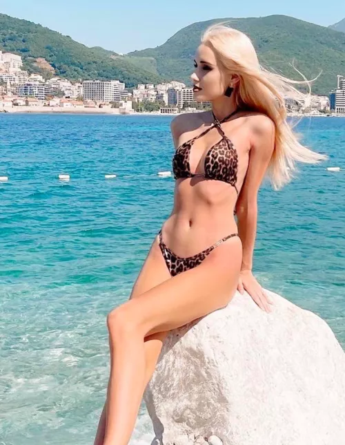 Missing the summer and seaside by LoyalLarceny